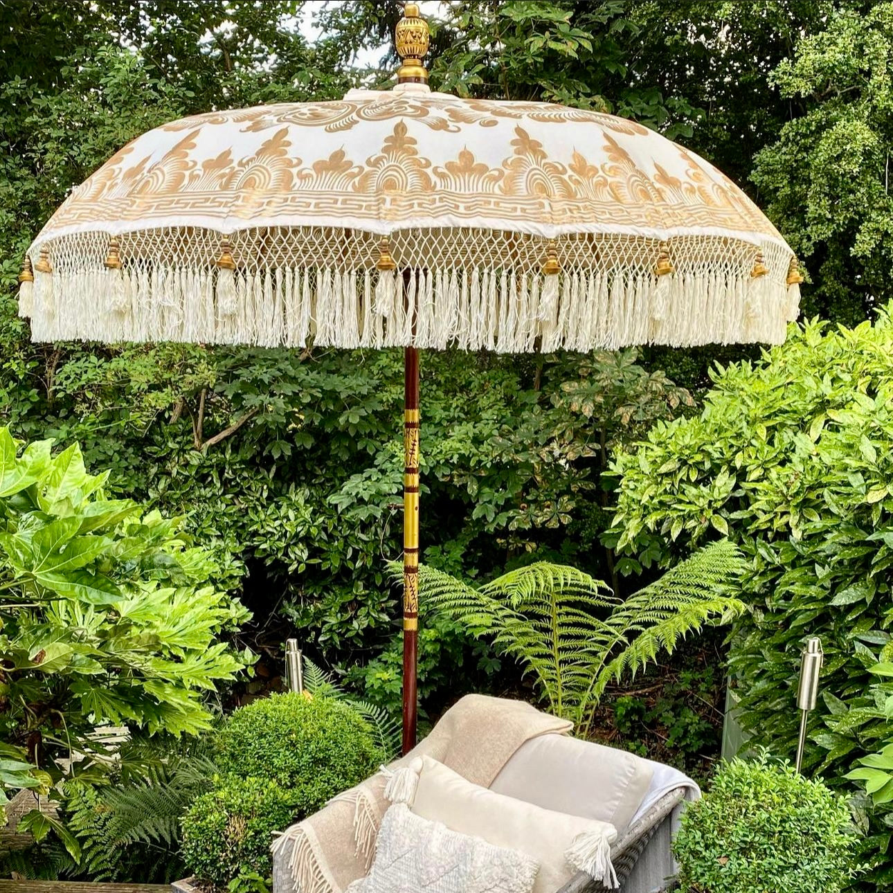 balinese patio umbrella Golden Abbey Parasol MX-V - Stars & Color:Stripe - Firecracker collection:modern-work Perfect for adding a