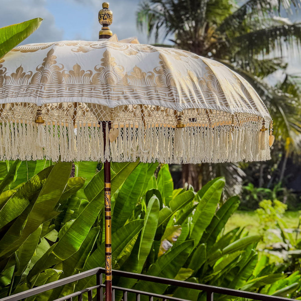 bali patio umbrella Outdoor Garden Parasol - Canvas - Natural Decor The elegant and durable 10’ Bali Pro Cantilever Umbrella sets the industry standards for fashion and design for both daytime and evening BALINESE UMBRELLAS | Balizen –
